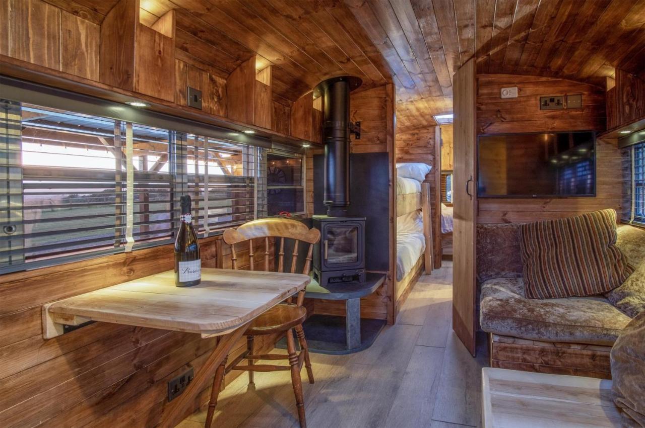 American School Bus - 1 Bedroom - Blossom Farm - Tiers Cross Johnston Kültér fotó