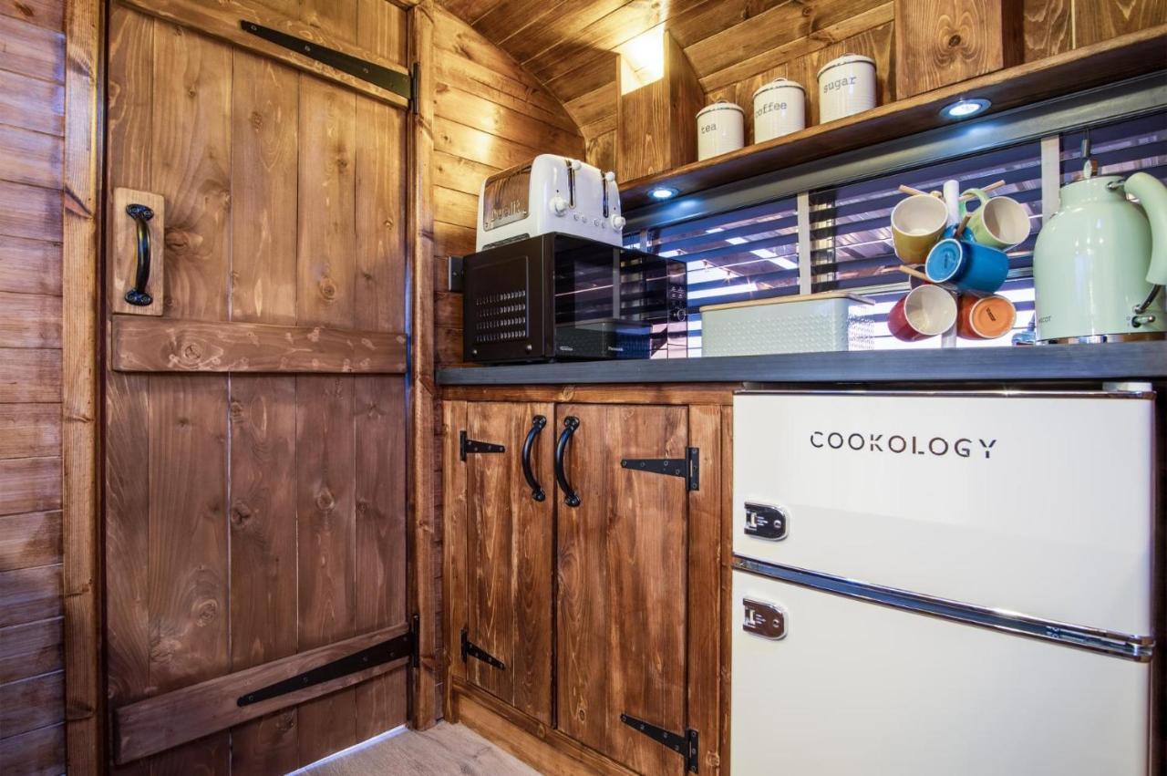 American School Bus - 1 Bedroom - Blossom Farm - Tiers Cross Johnston Kültér fotó