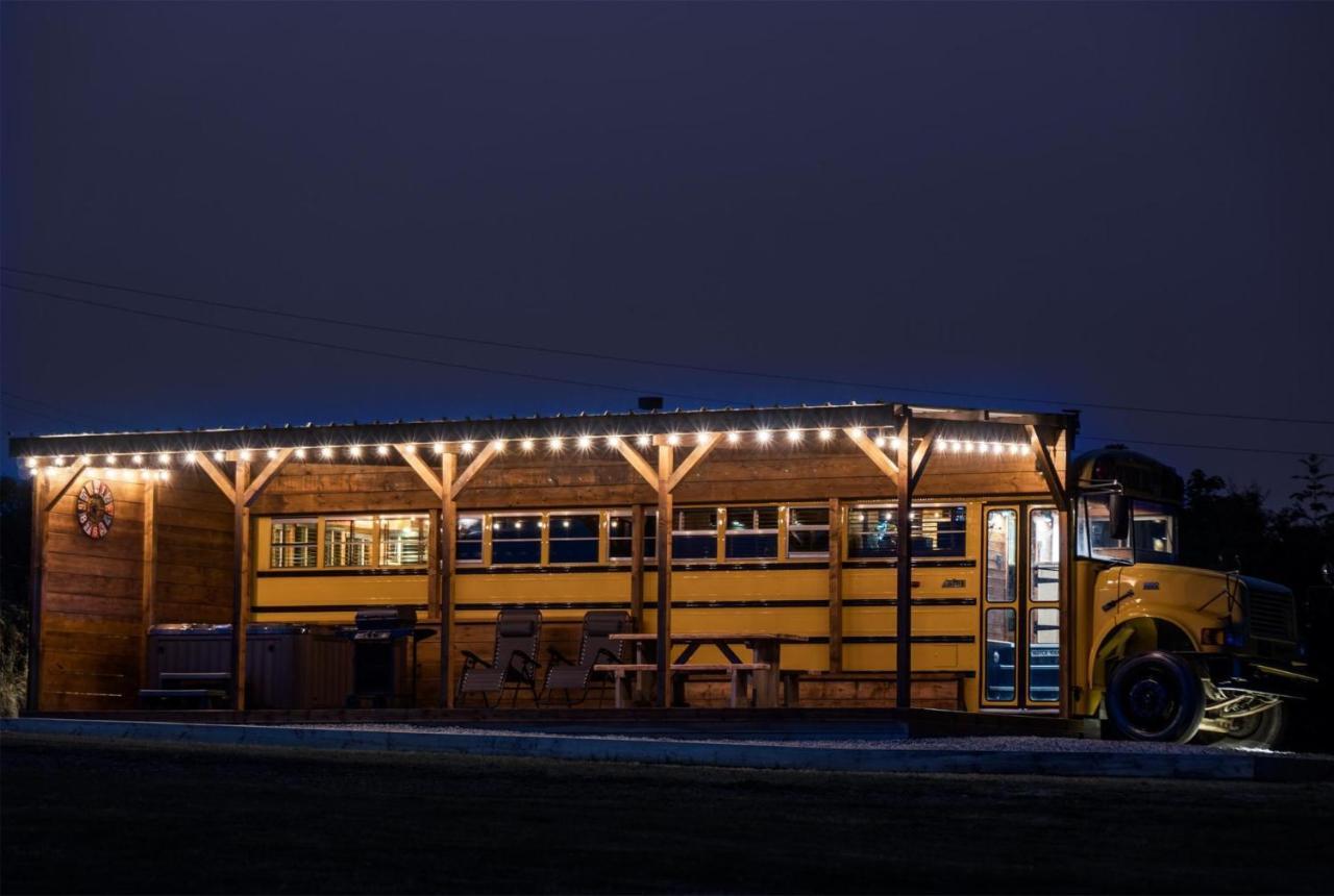 American School Bus - 1 Bedroom - Blossom Farm - Tiers Cross Johnston Kültér fotó