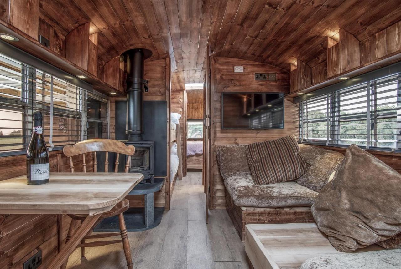 American School Bus - 1 Bedroom - Blossom Farm - Tiers Cross Johnston Kültér fotó