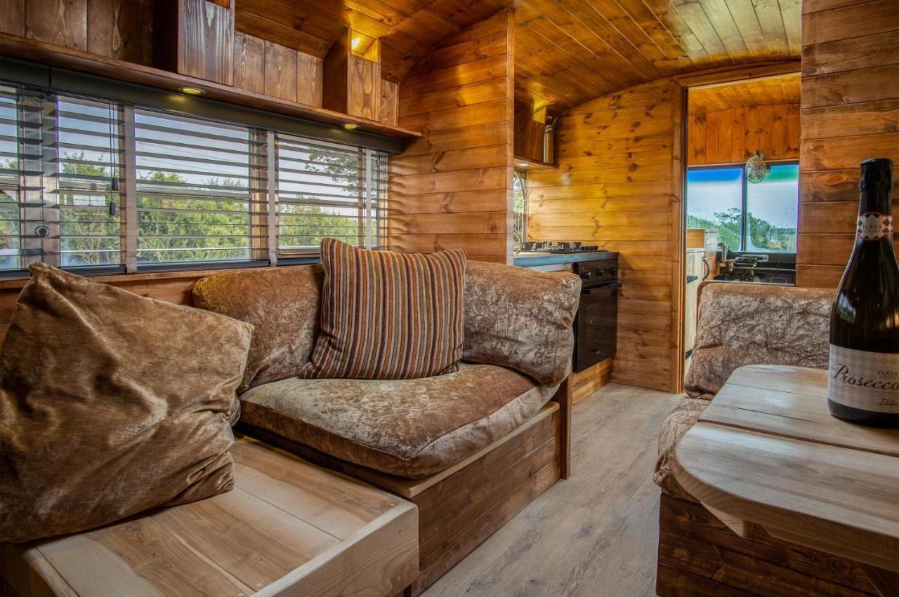 American School Bus - 1 Bedroom - Blossom Farm - Tiers Cross Johnston Kültér fotó