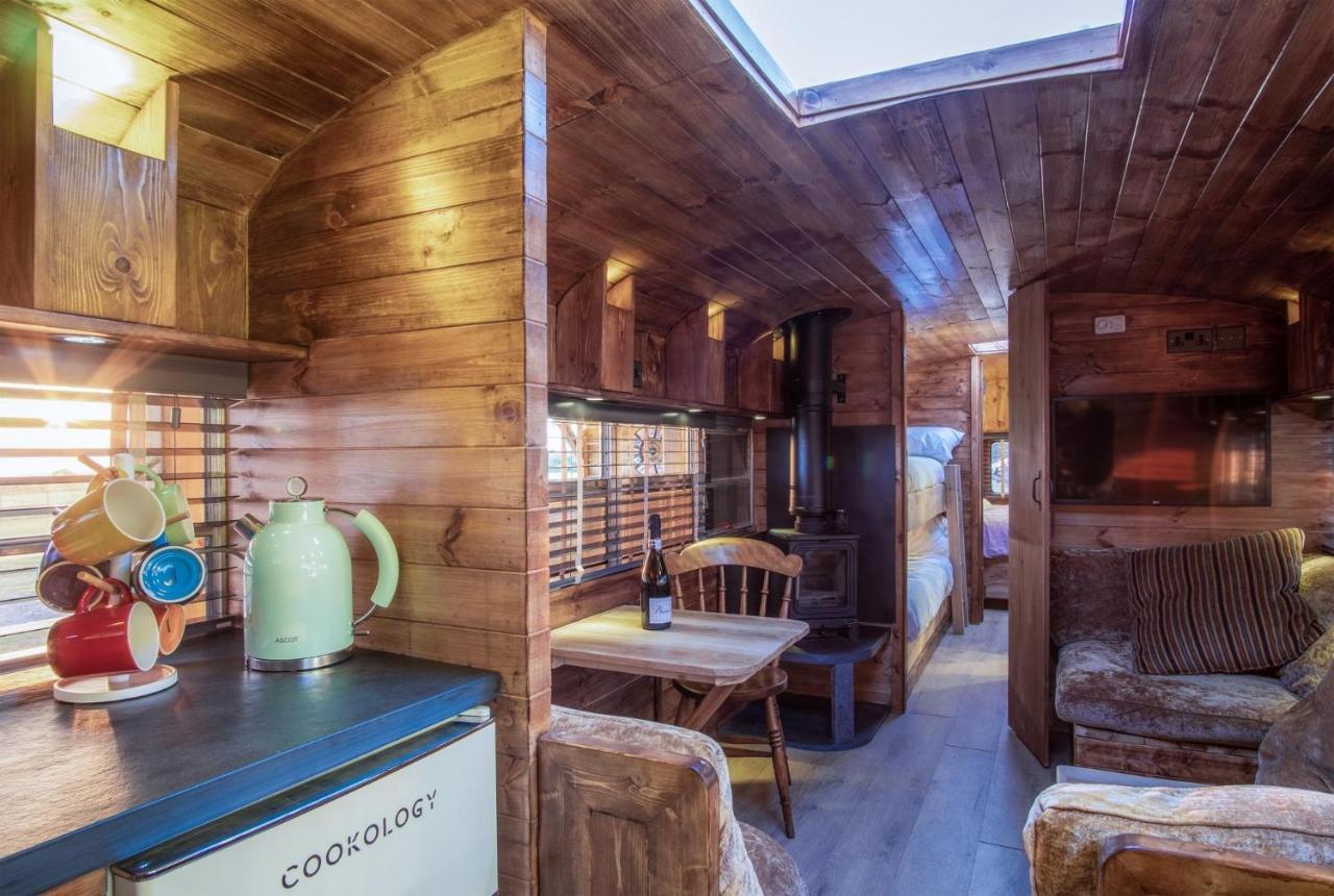 American School Bus - 1 Bedroom - Blossom Farm - Tiers Cross Johnston Kültér fotó