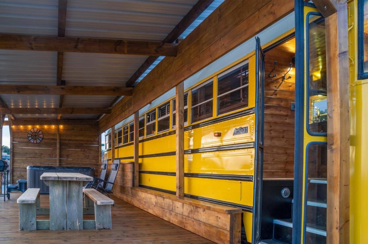 American School Bus - 1 Bedroom - Blossom Farm - Tiers Cross Johnston Kültér fotó