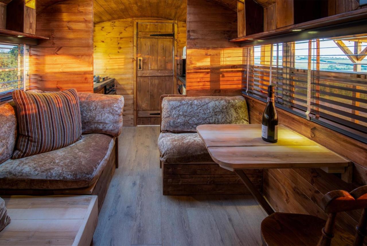 American School Bus - 1 Bedroom - Blossom Farm - Tiers Cross Johnston Kültér fotó