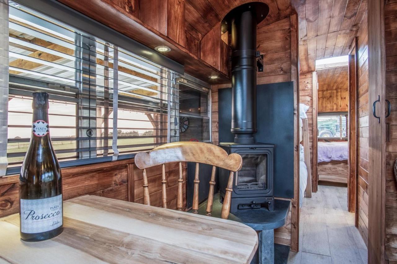 American School Bus - 1 Bedroom - Blossom Farm - Tiers Cross Johnston Kültér fotó